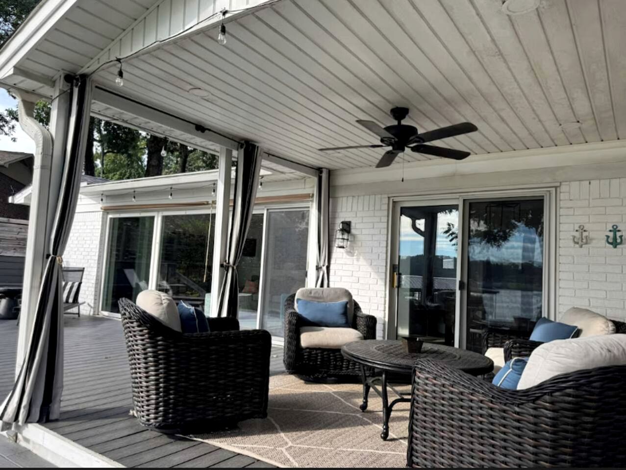 Spacious Lakefront House with Deck & EV Charging Near Oaklawn Casino in Hot Springs, AR