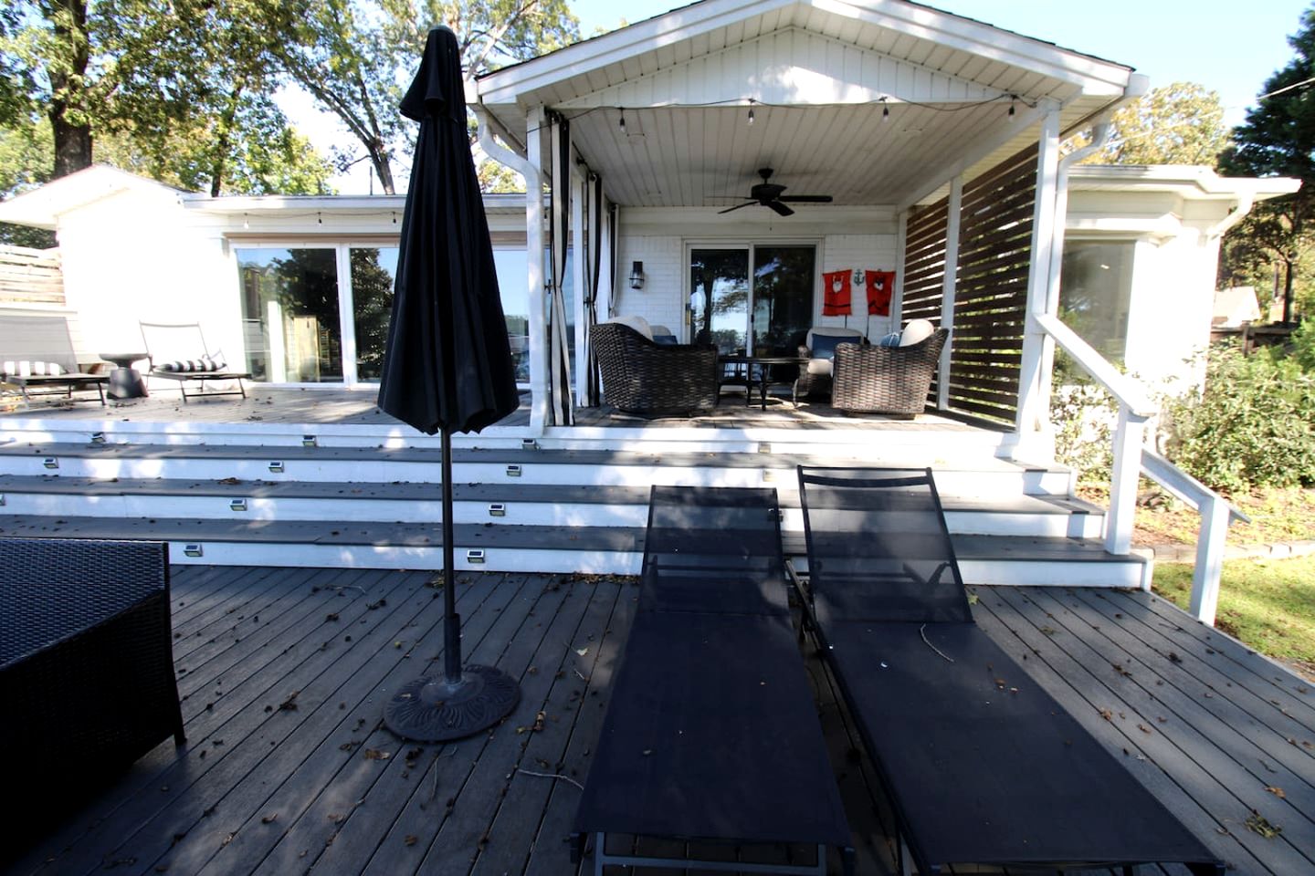 Spacious Lakefront House with Deck & EV Charging Near Oaklawn Casino in Hot Springs, AR