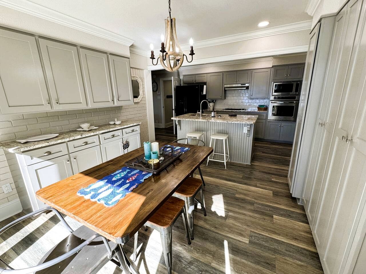 Spacious Lakefront House with Deck & EV Charging Near Oaklawn Casino in Hot Springs, AR