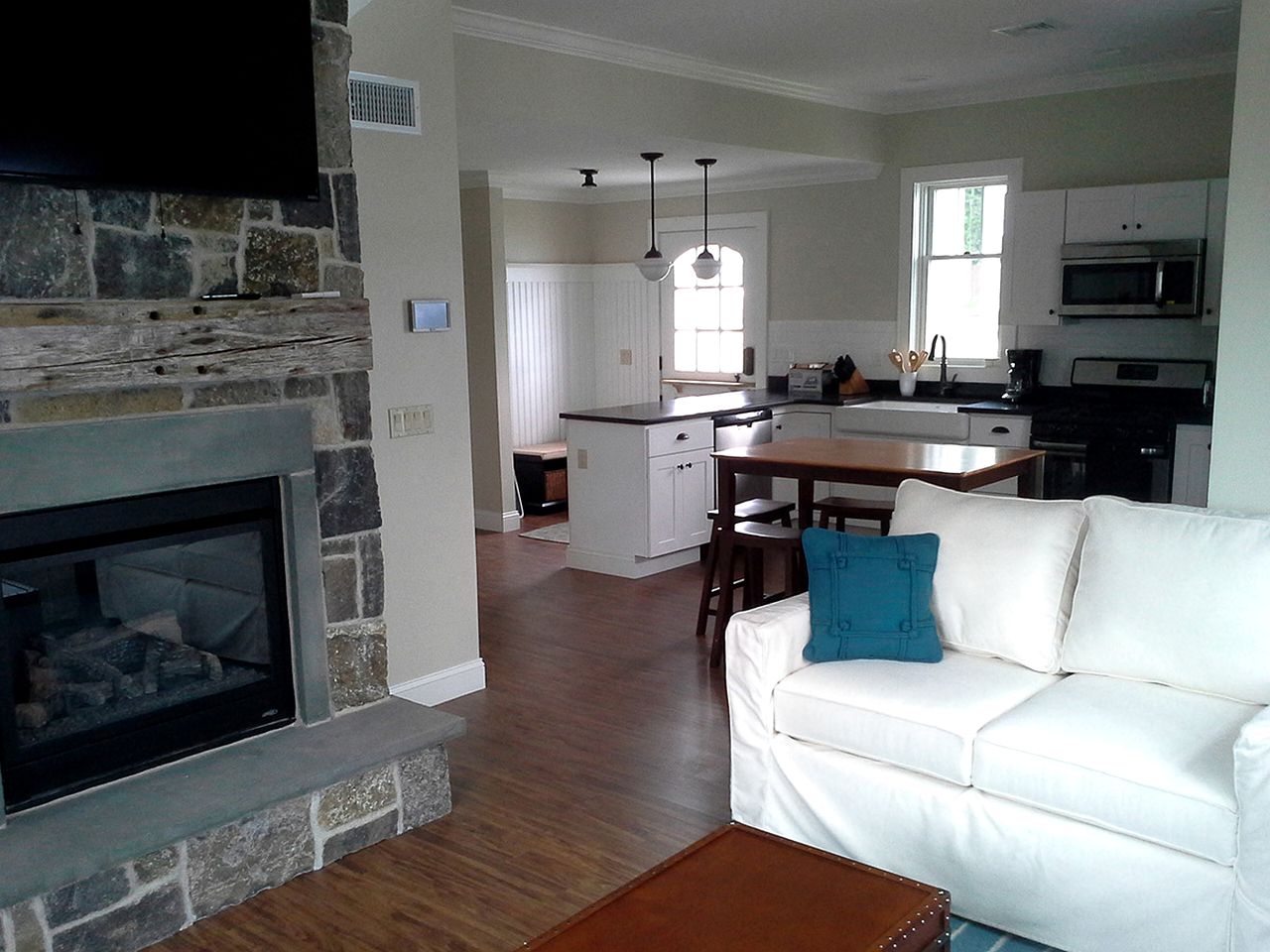 Spacious Guest Cottage Rental on Lake in The Berkshires, Massachusetts