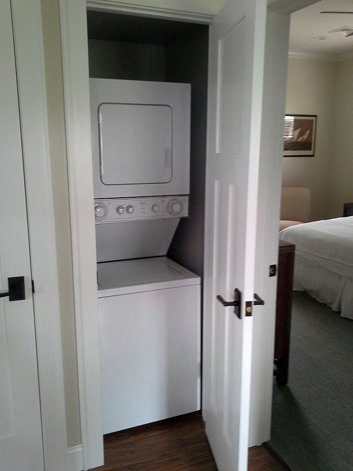 Spacious Guest Cottage Rental on Lake in The Berkshires, Massachusetts