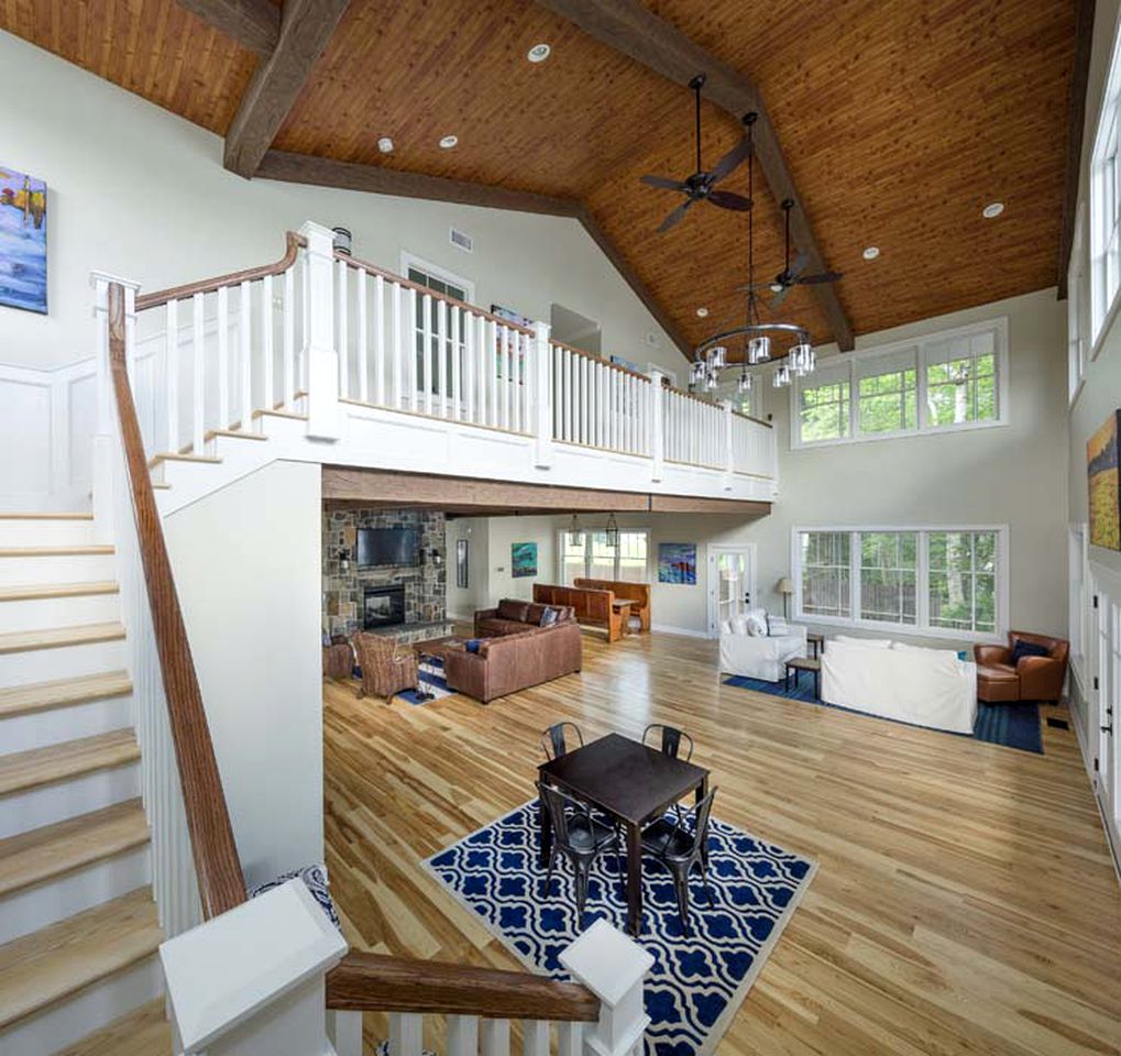 Four-Bedroom Luxury House Rental on Pontoosuc Lake in the Berkshires