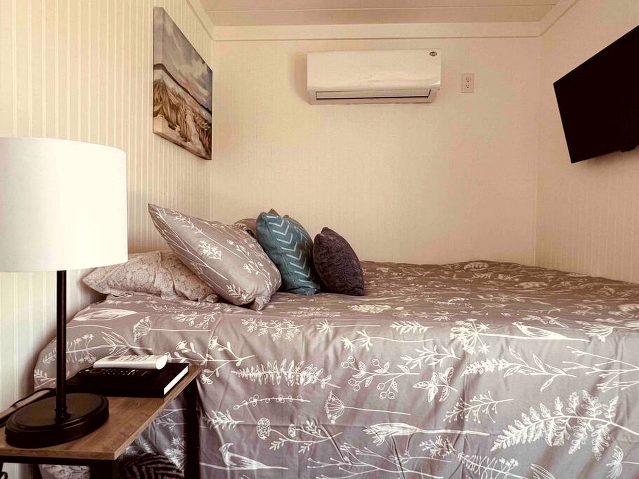 Tiny Container For A Glamping Getaway with Canyon Lake Views Close to Austin, Texas