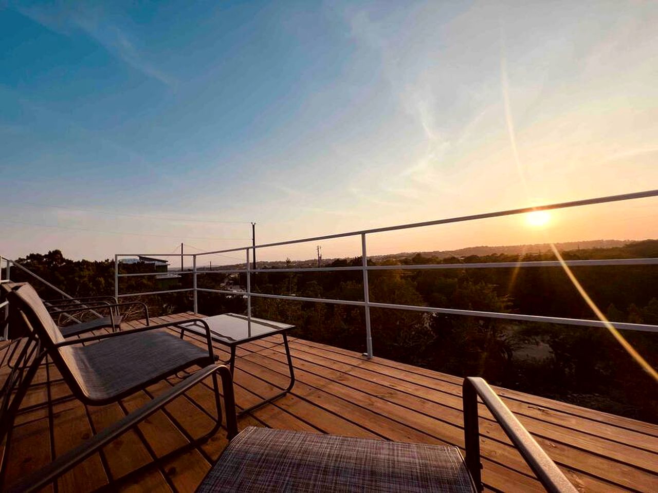 Tiny Container For A Glamping Getaway with Canyon Lake Views Close to Austin, Texas