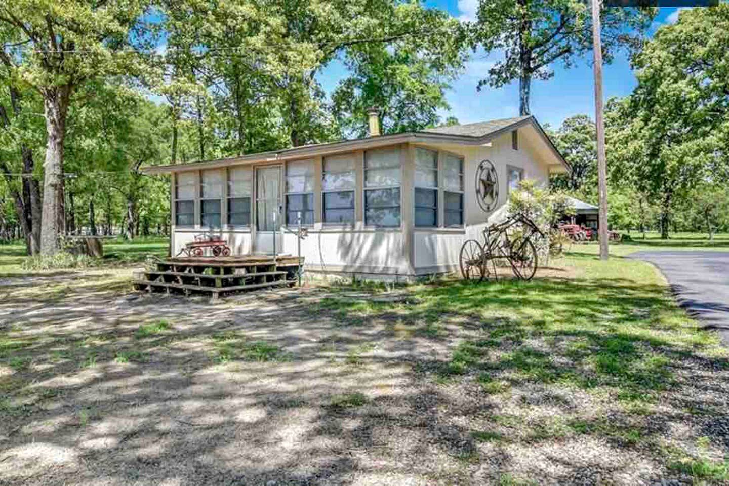 Charming Lake Fork Cabin in East Texas near Dallas