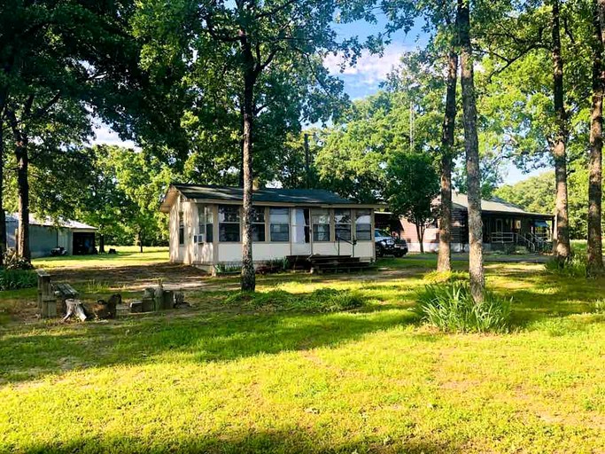 Cabins (Alba, Texas, United States)