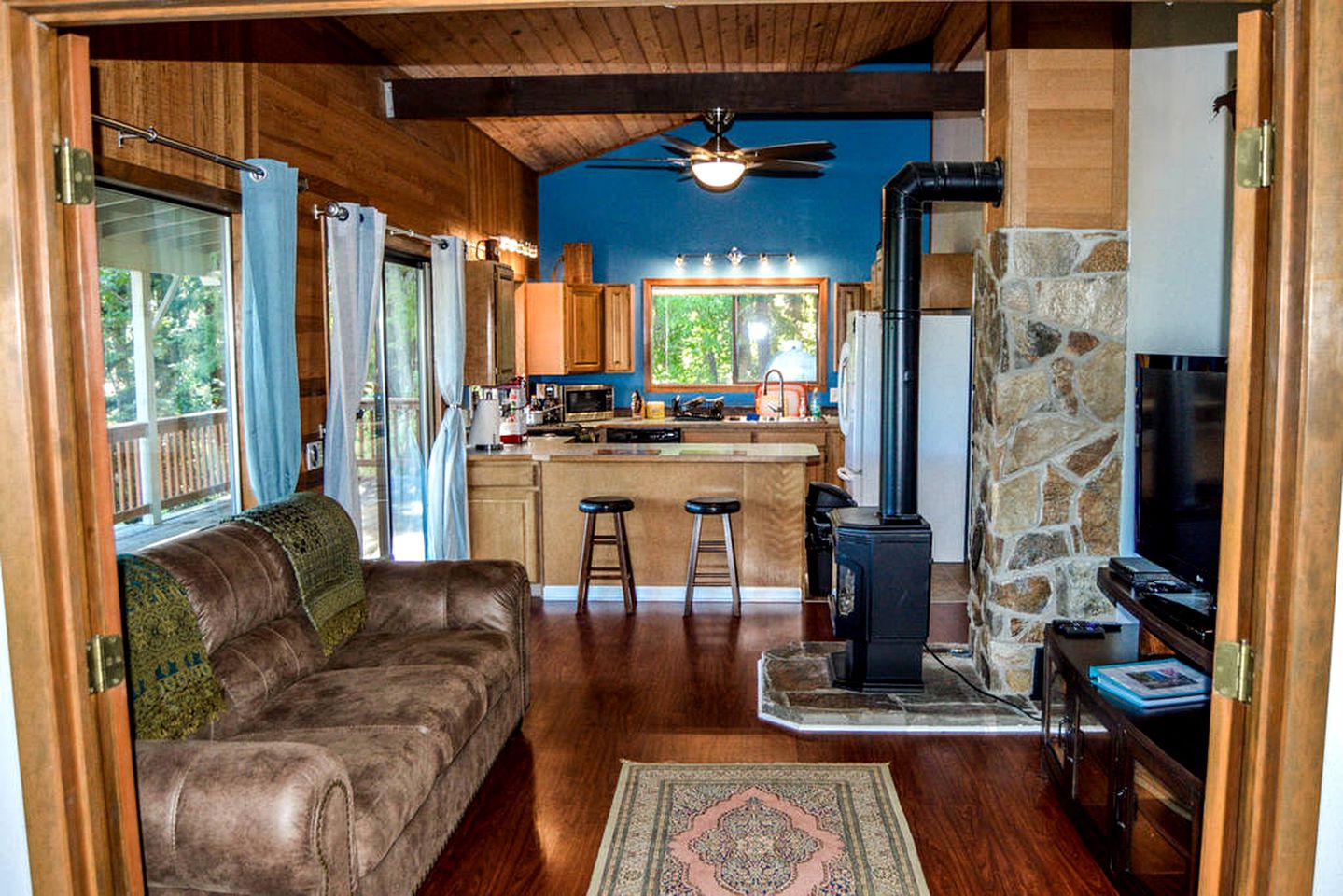 Large Cabin Rental with Mountain Views Overlooking Lake Wenatchee, Washington