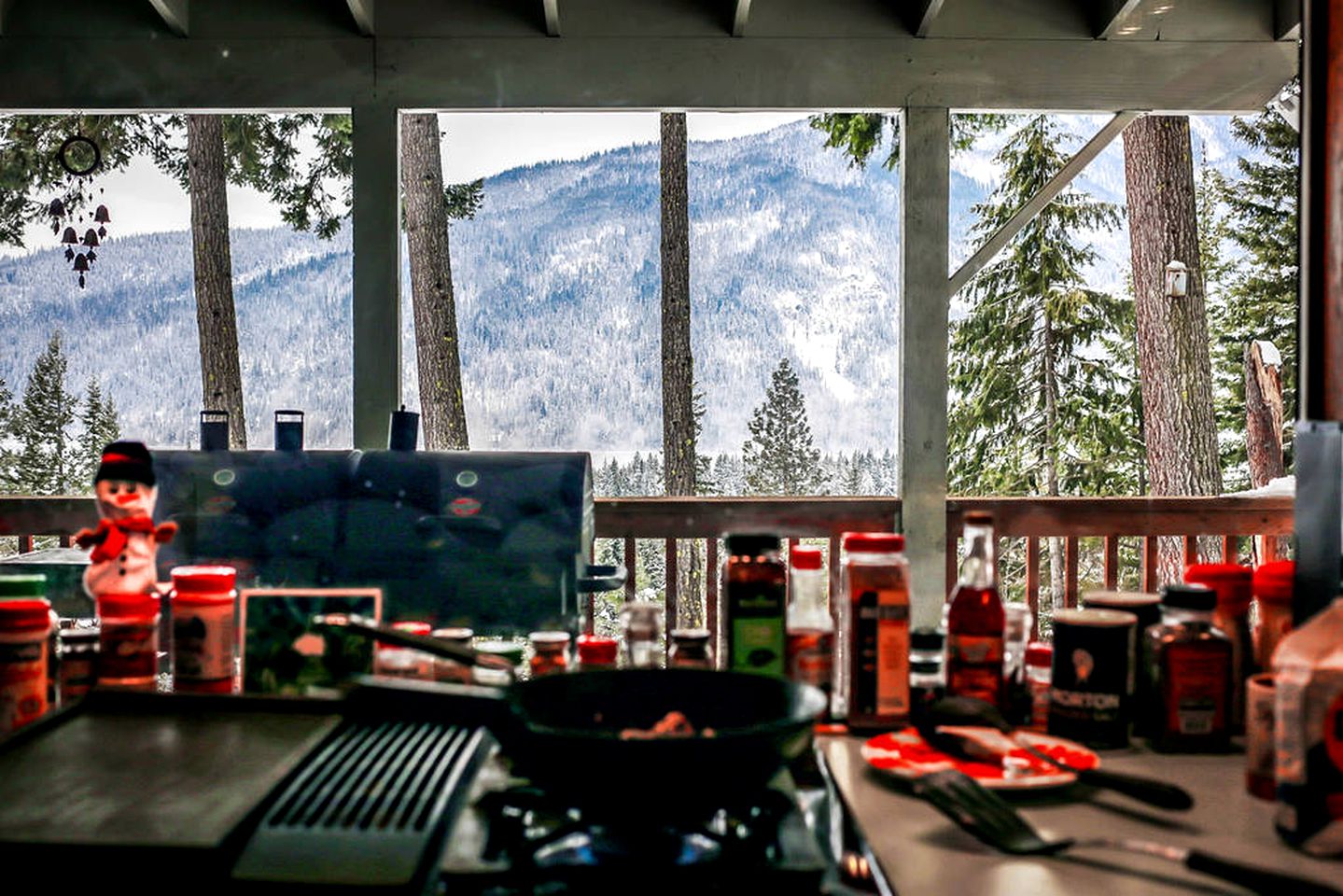 Large Cabin Rental with Mountain Views Overlooking Lake Wenatchee, Washington