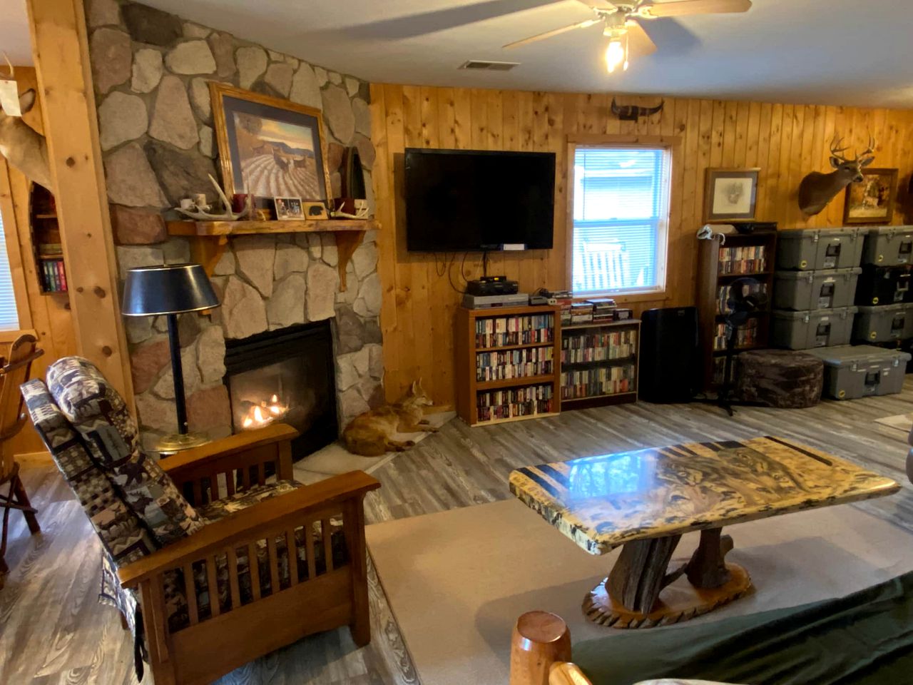 Rustic, Pet Friendly Cabin Ideal For Outdoor Family Activities by Manistee National Forest and Lake Cadillac & Lake Mitchell, Michigan