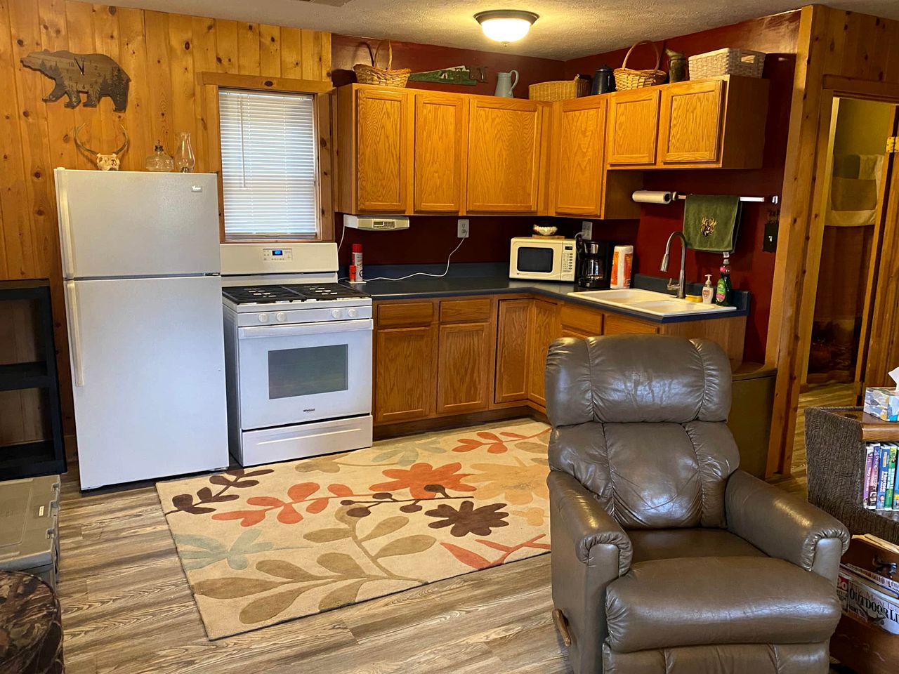 Rustic, Pet Friendly Cabin Ideal For Outdoor Family Activities by Manistee National Forest and Lake Cadillac & Lake Mitchell, Michigan