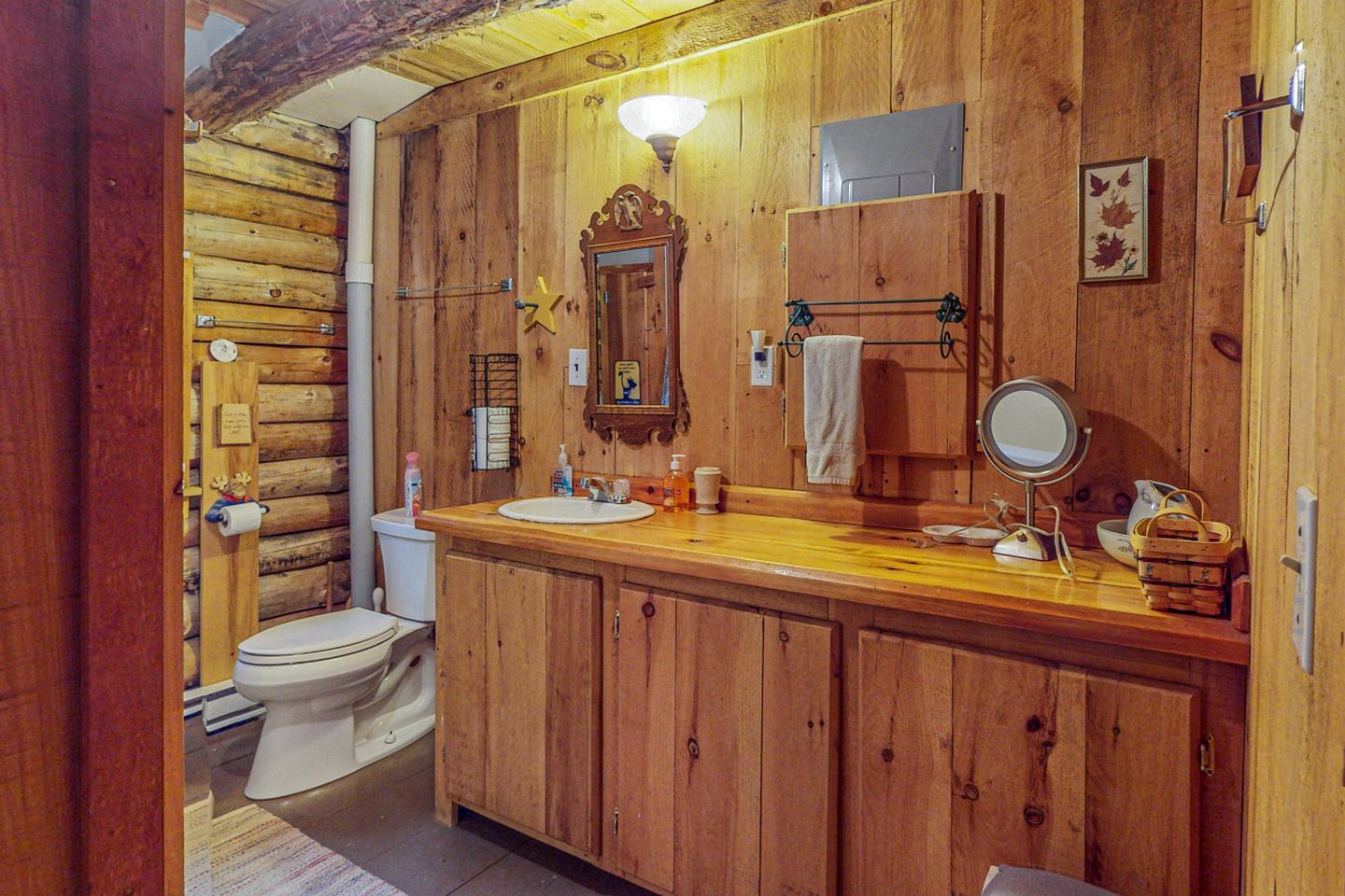 Amazing Lakefront Wooden Cabin in Monson, Maine