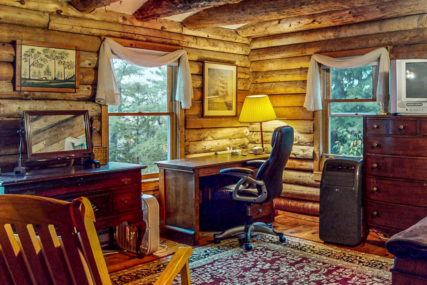 Amazing Lakefront Wooden Cabin in Monson, Maine