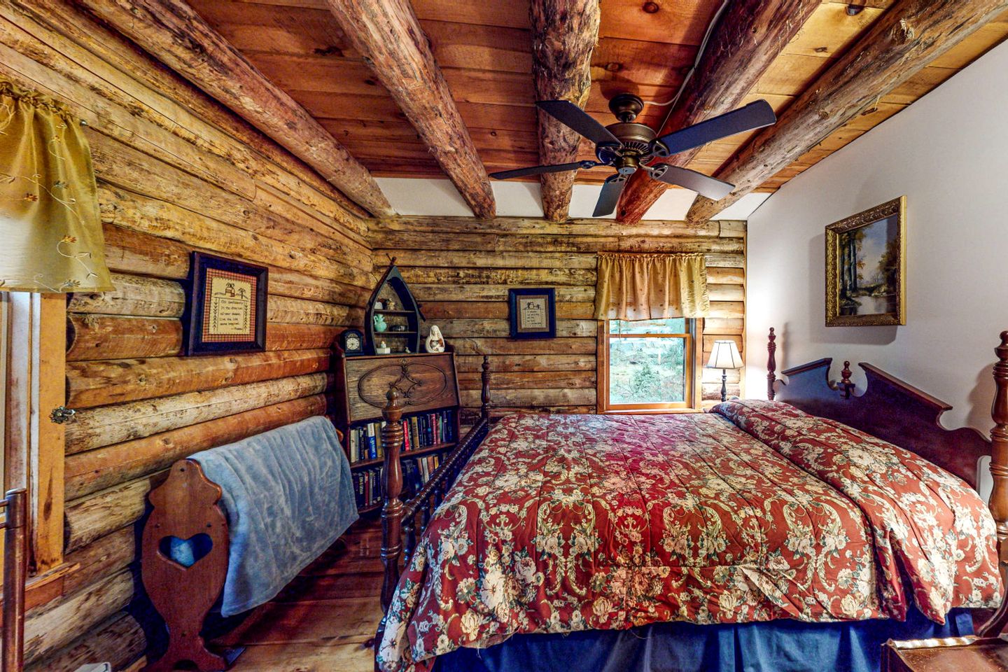 Amazing Lakefront Wooden Cabin in Monson, Maine