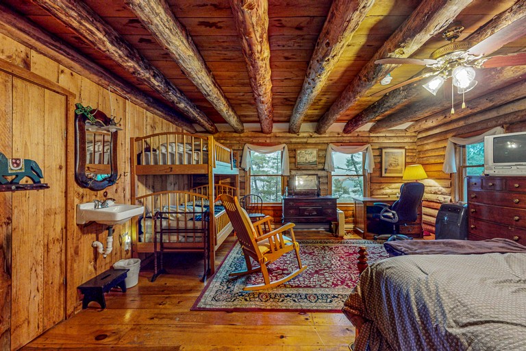 Cabins (United States of America, Monson, Maine)