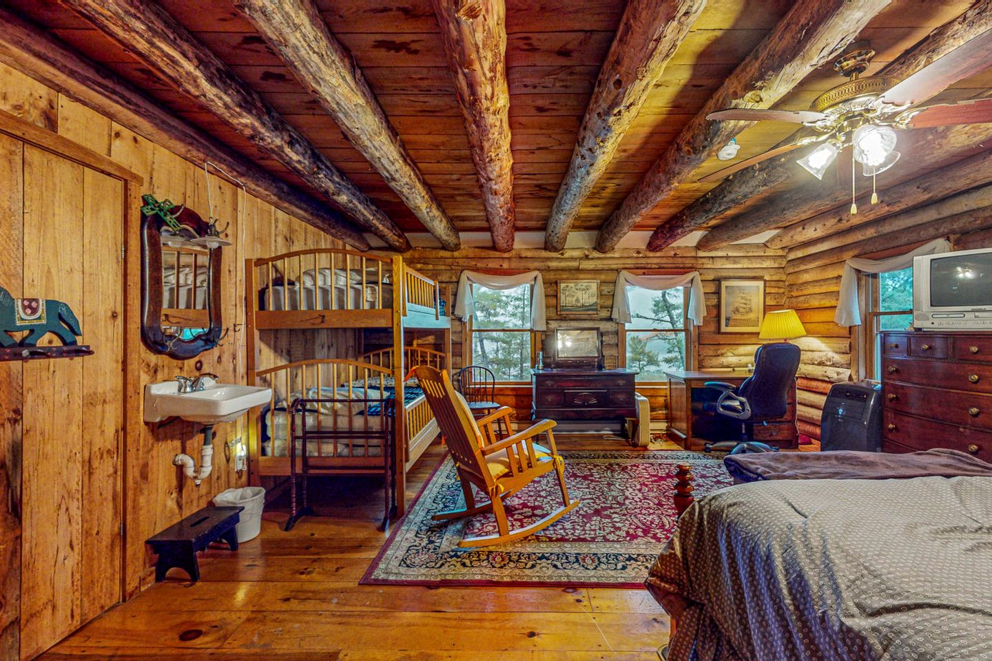 Amazing Lakefront Wooden Cabin in Monson, Maine