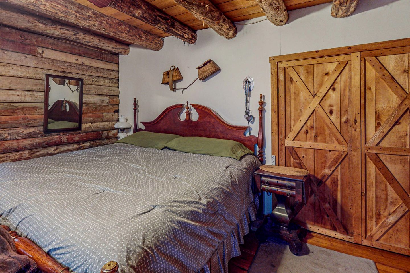 Amazing Lakefront Wooden Cabin in Monson, Maine