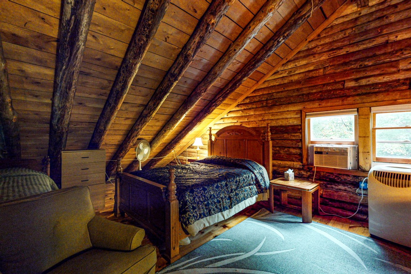 Amazing Lakefront Wooden Cabin in Monson, Maine