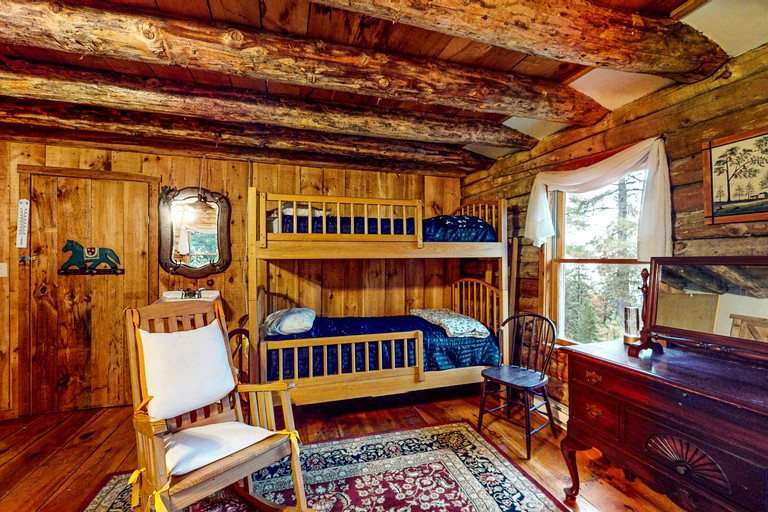 Cabins (United States of America, Monson, Maine)