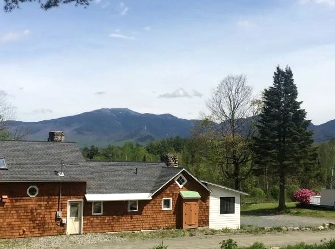Superb Getaway Rental with Mountain Views near White Mountain National Forest, New Hampshire