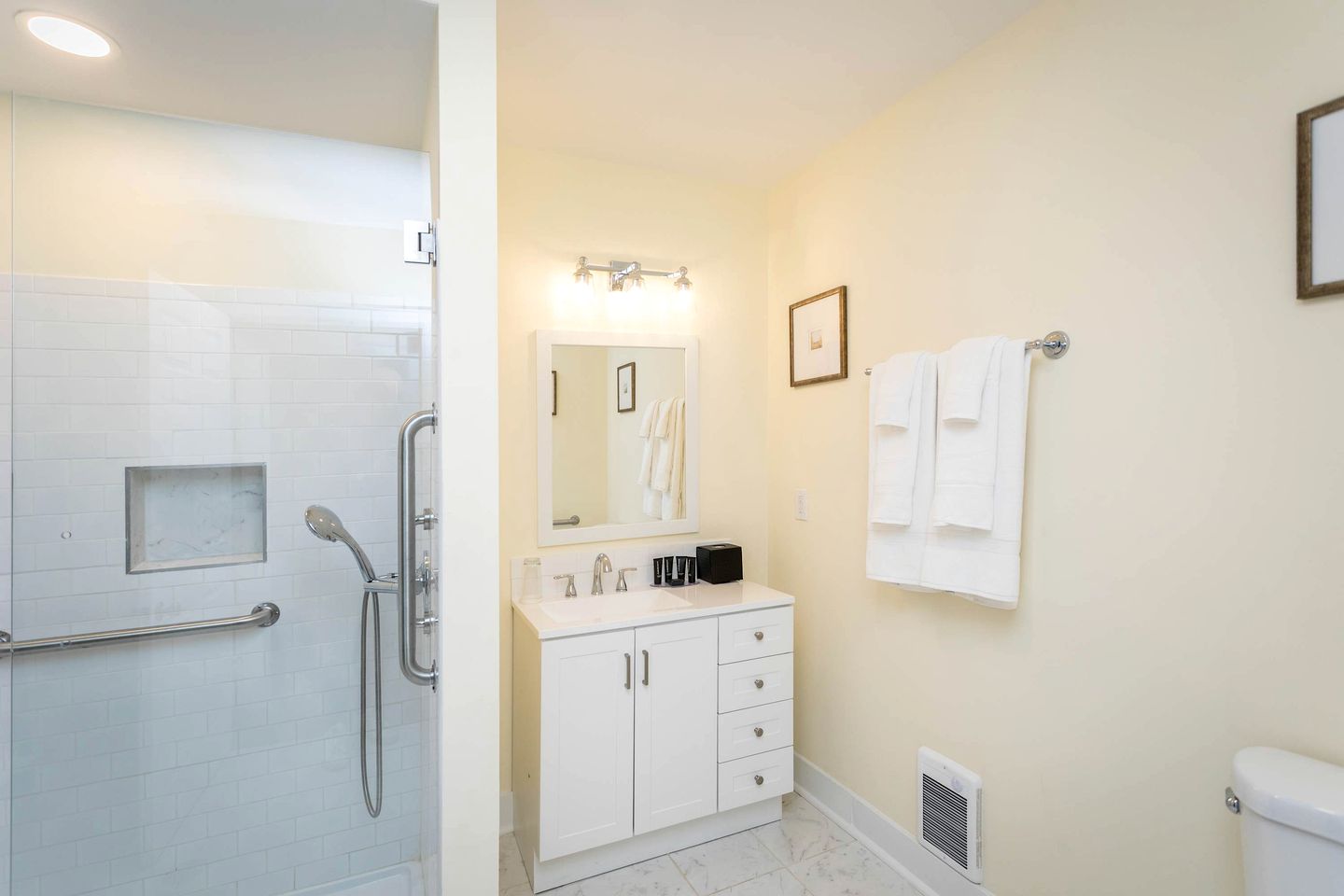 Lavish Mountain Vacation Retreat with Blue Ridge Views near Shenandoah National Park Virginia