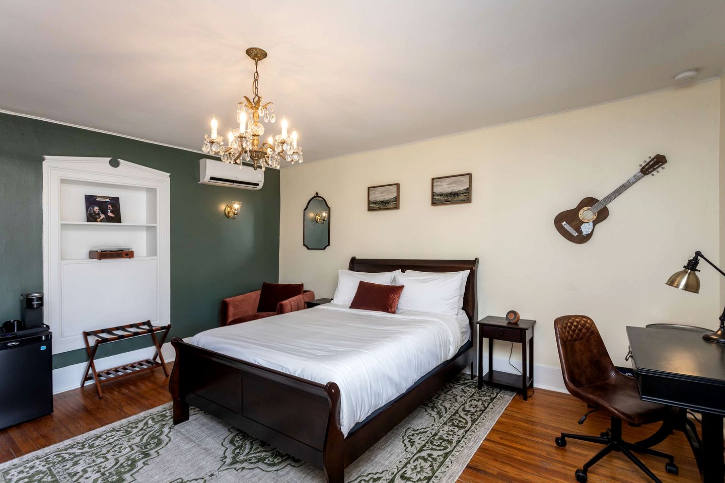 Lavish Mountain Vacation Retreat with Blue Ridge Views near Shenandoah National Park Virginia