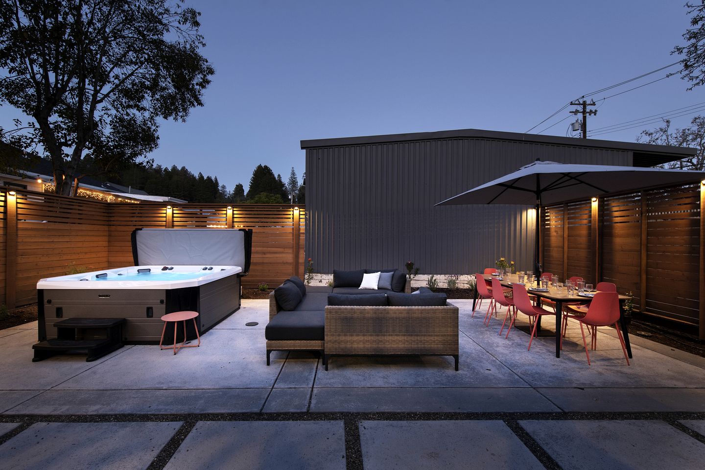 Joyful Cottage with Hot-tub in Guerneville, California