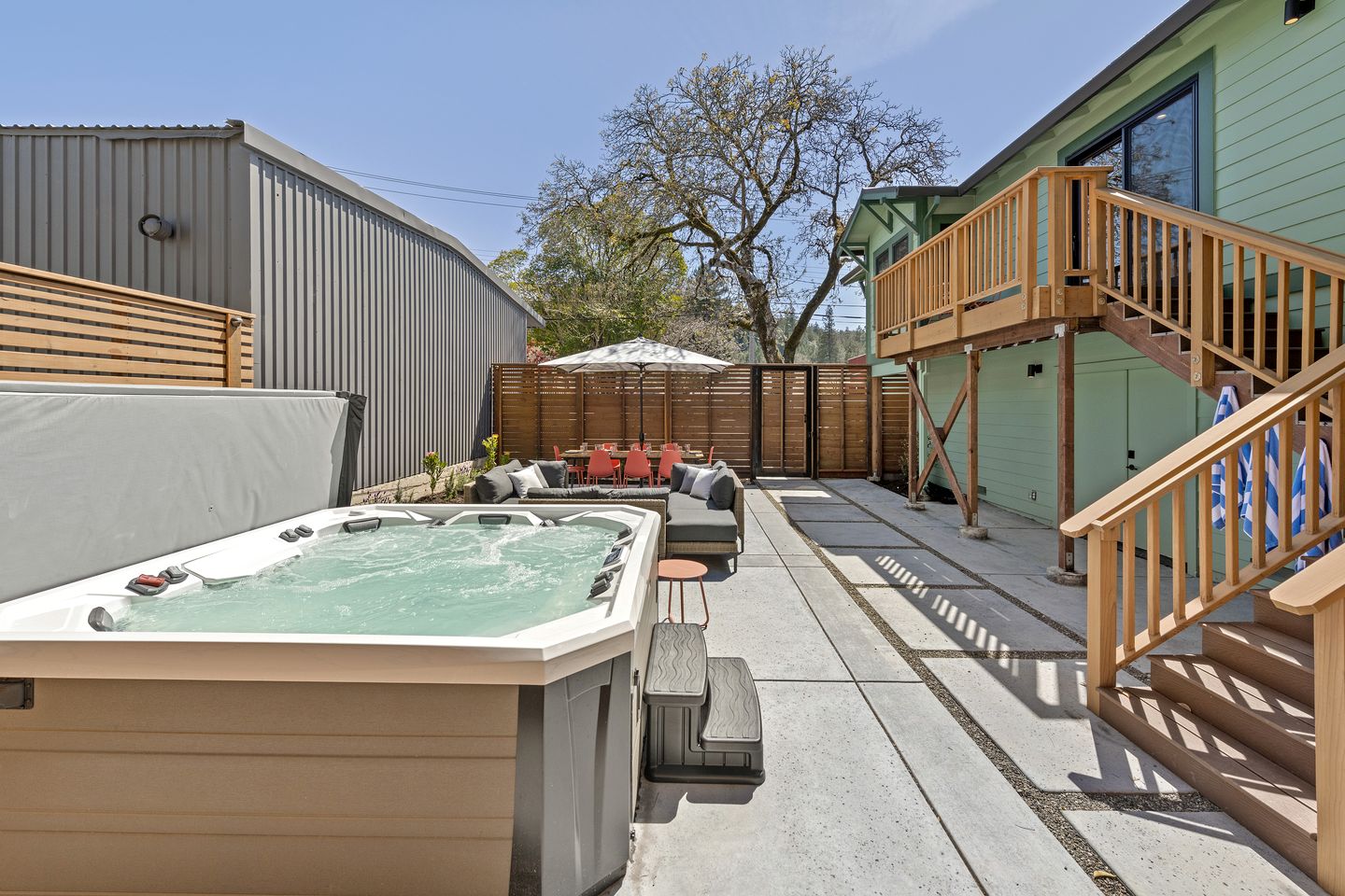 Joyful Cottage with Hot-tub in Guerneville, California