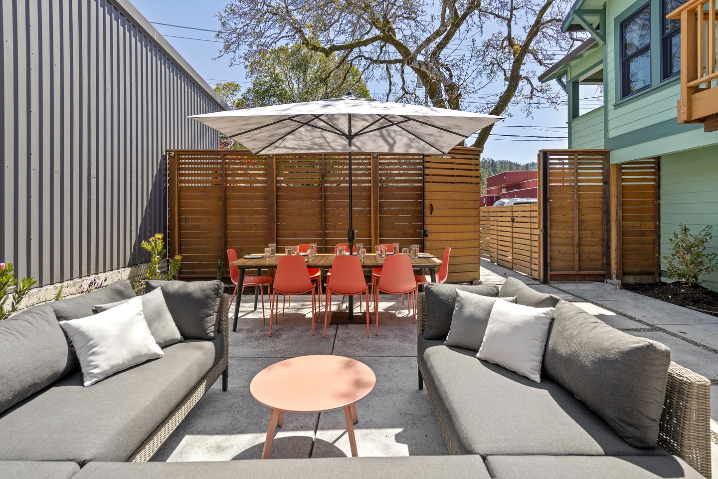 Joyful Cottage with Hot-tub in Guerneville, California