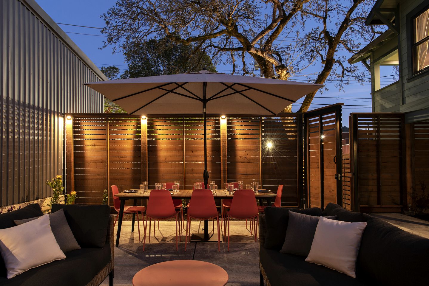 Joyful Cottage with Hot-tub in Guerneville, California
