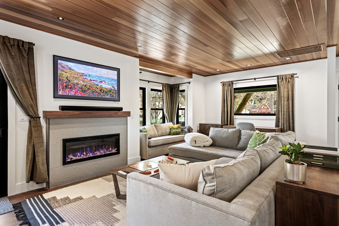 Joyful Cottage with Hot-tub in Guerneville, California