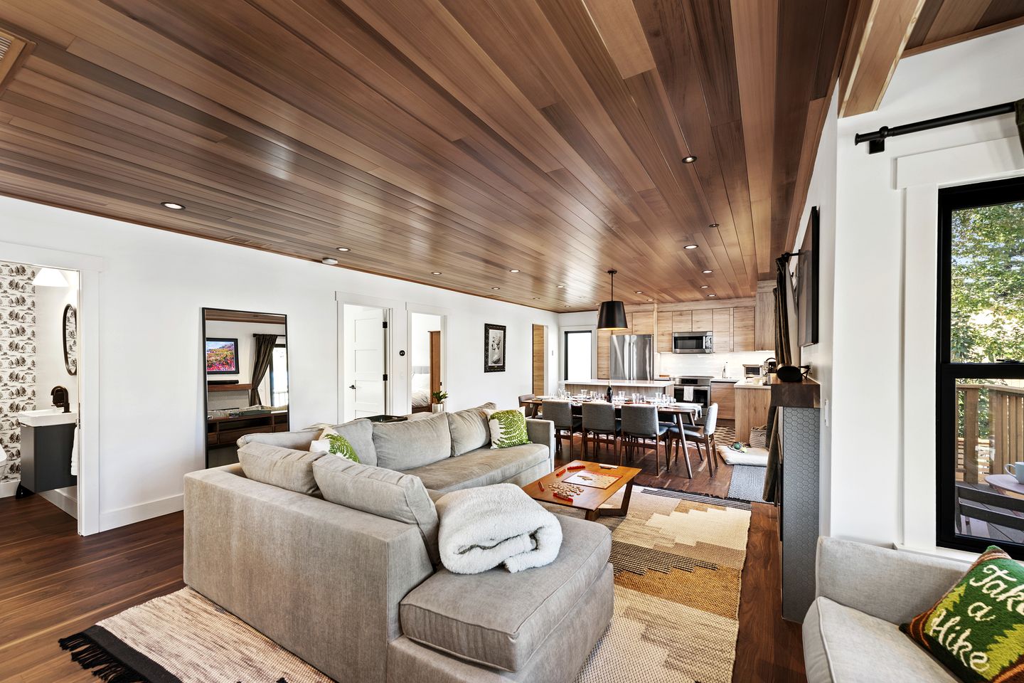 Joyful Cottage with Hot-tub in Guerneville, California