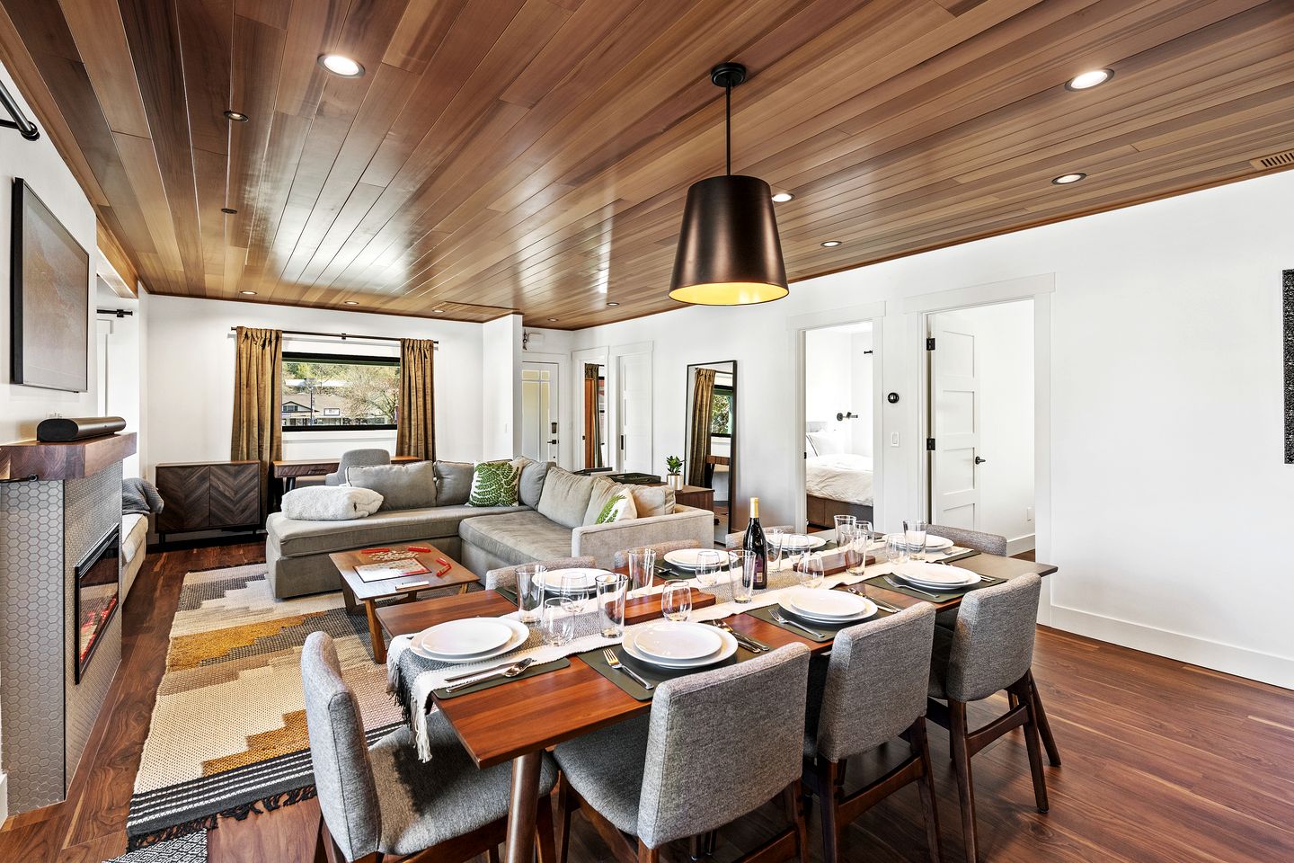 Joyful Cottage with Hot-tub in Guerneville, California