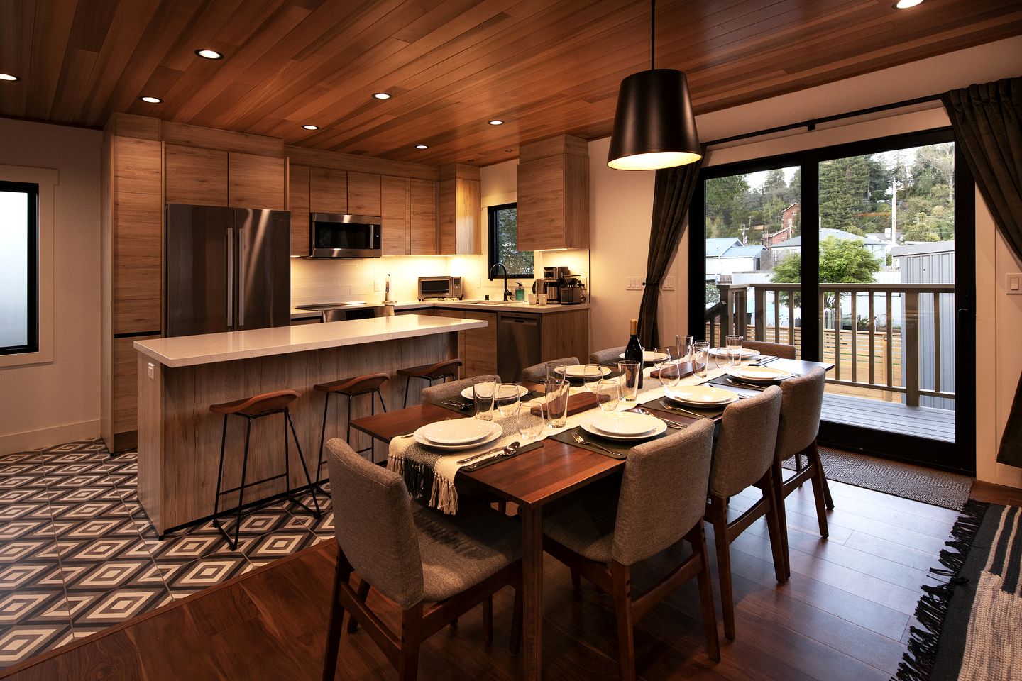 Joyful Cottage with Hot-tub in Guerneville, California