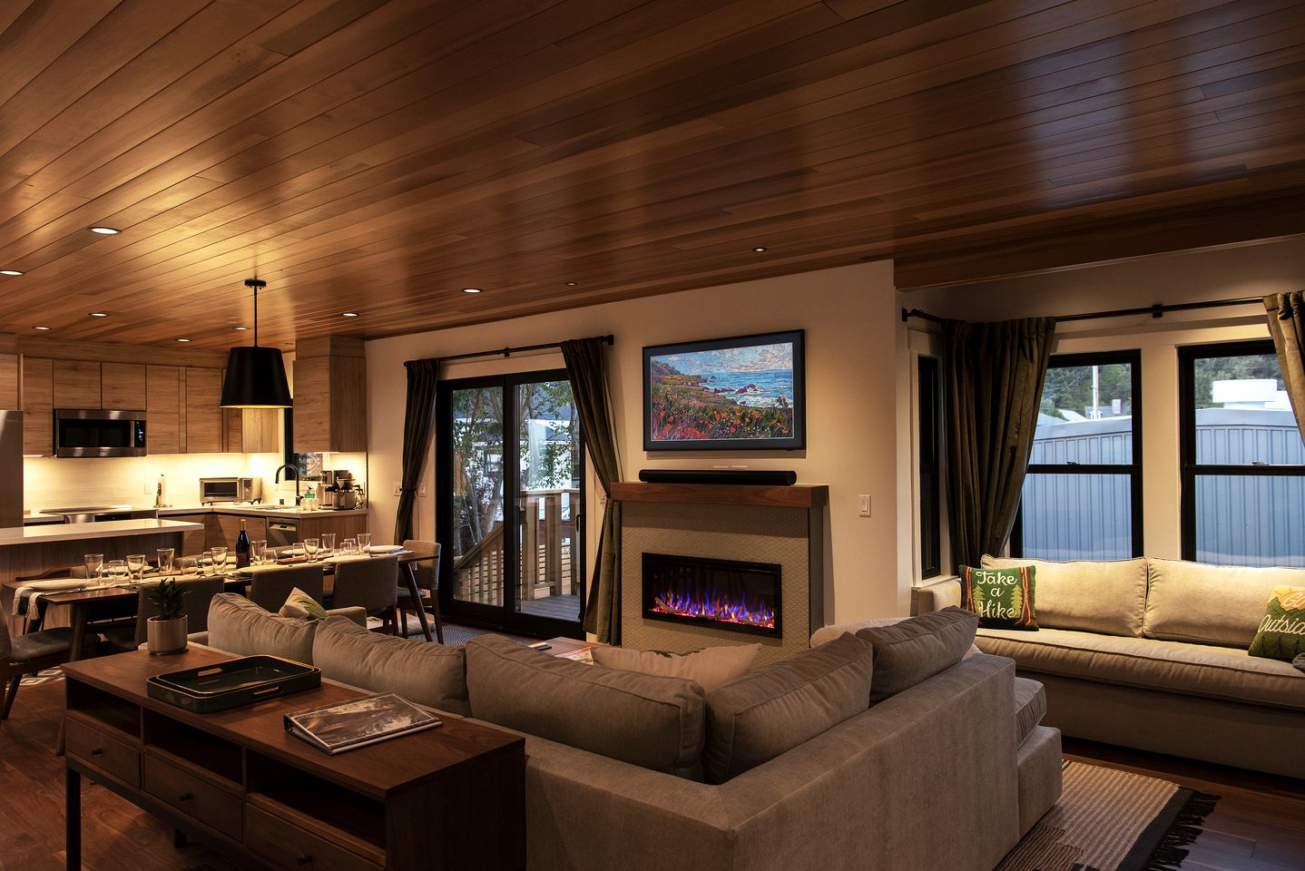 Joyful Cottage with Hot-tub in Guerneville, California