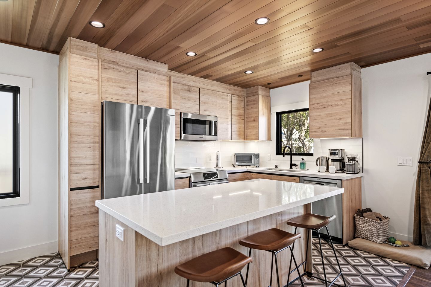 Joyful Cottage with Hot-tub in Guerneville, California