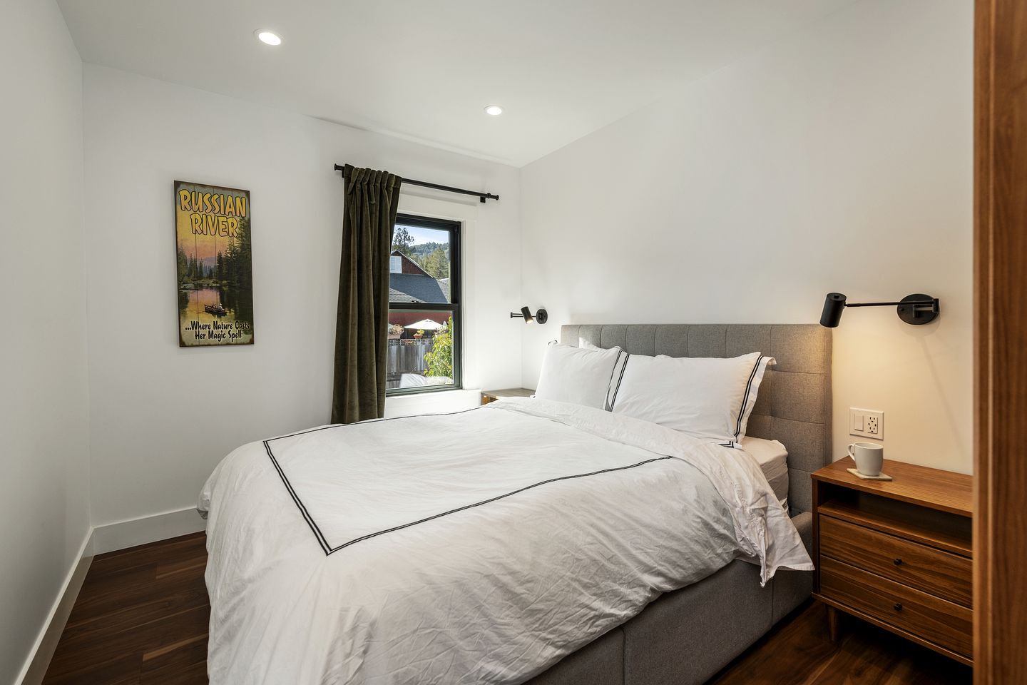 Joyful Cottage with Hot-tub in Guerneville, California