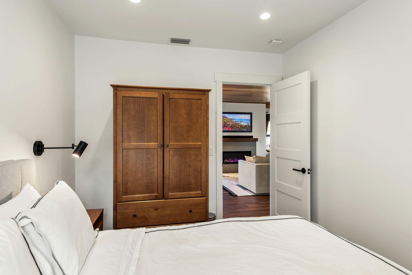 Joyful Cottage with Hot-tub in Guerneville, California