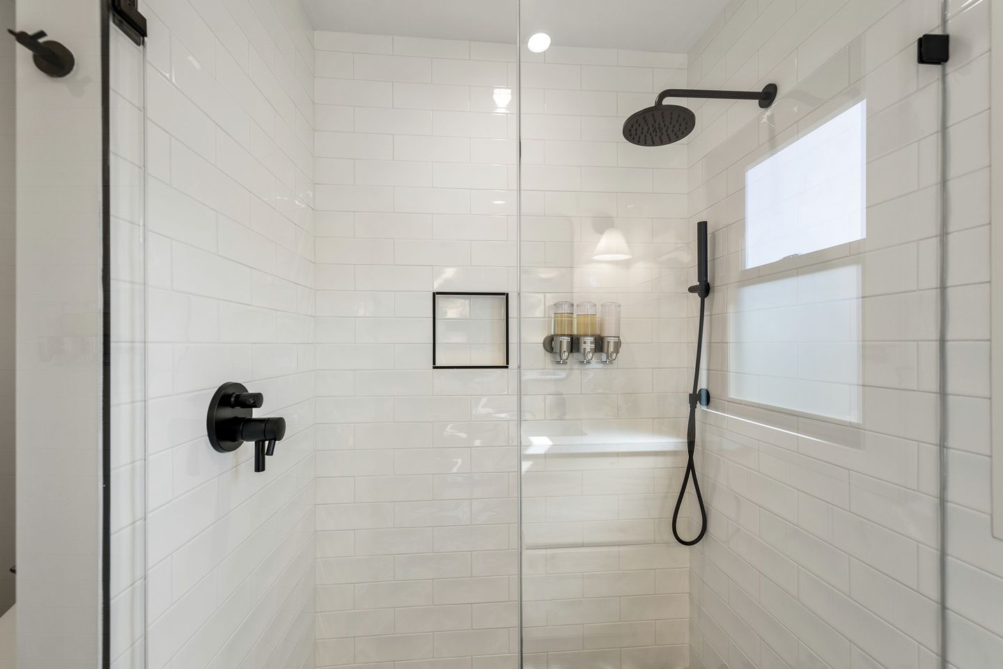 Joyful Cottage with Hot-tub in Guerneville, California