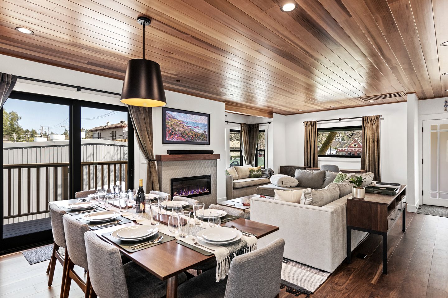 Joyful Cottage with Hot-tub in Guerneville, California