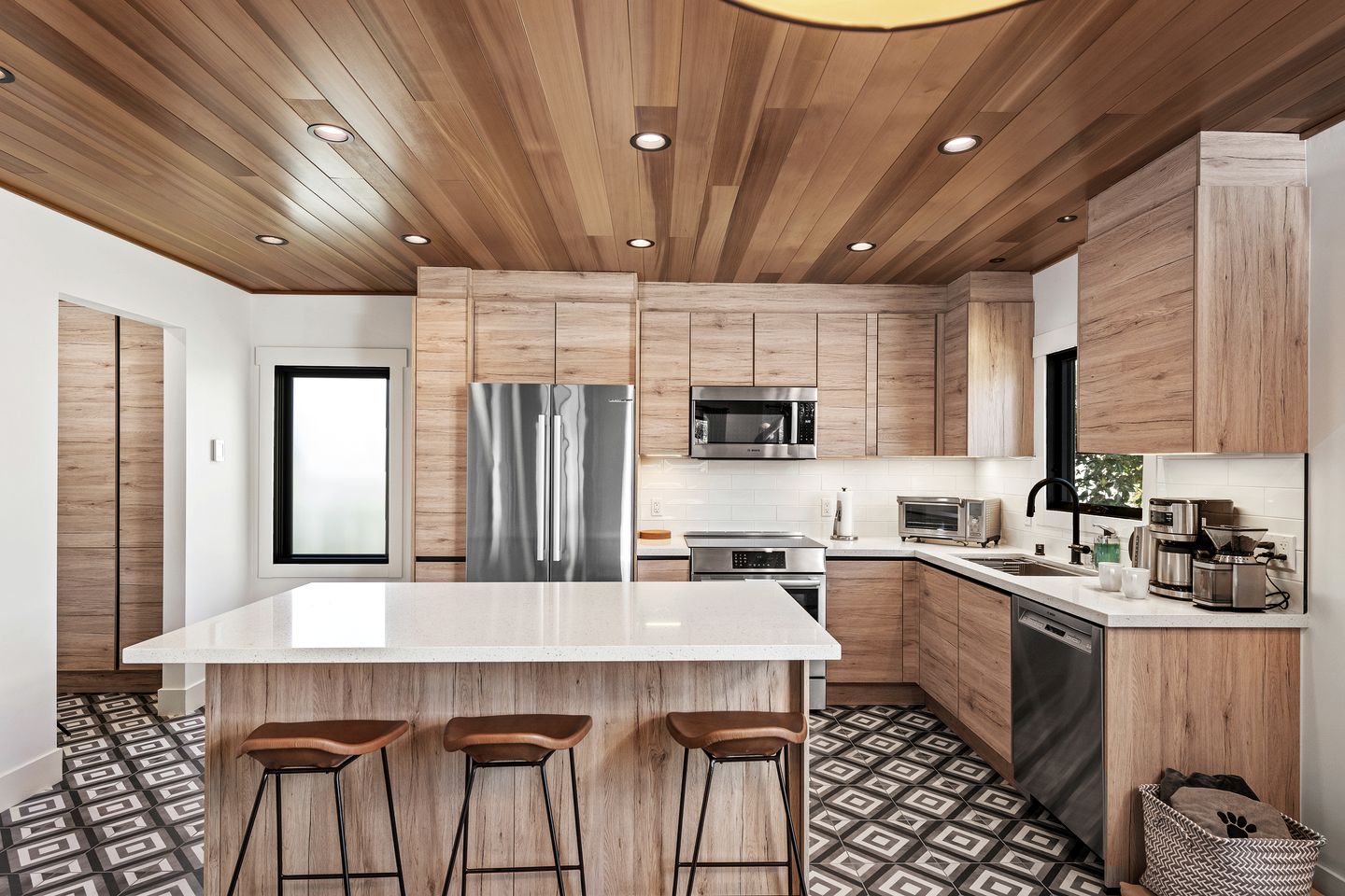 Joyful Cottage with Hot-tub in Guerneville, California