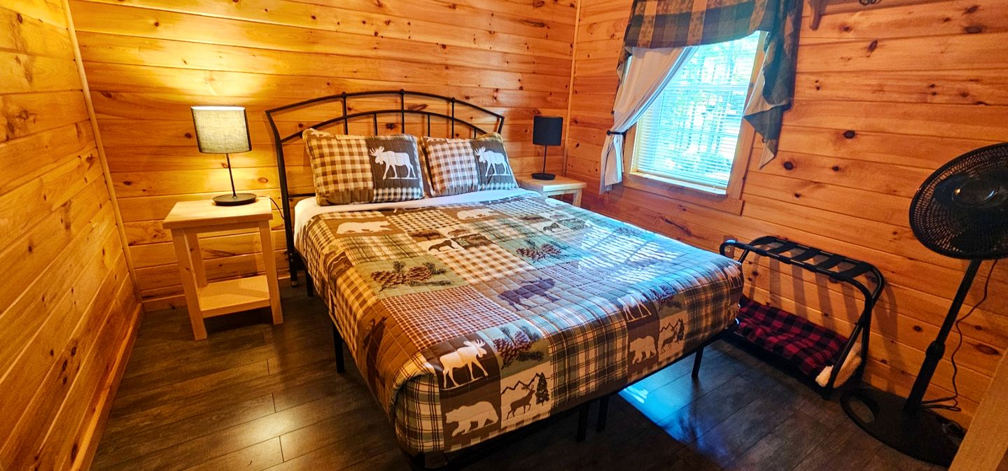 Vibrant Cozy Cabin Haven Near Moosehead Lake, Maine