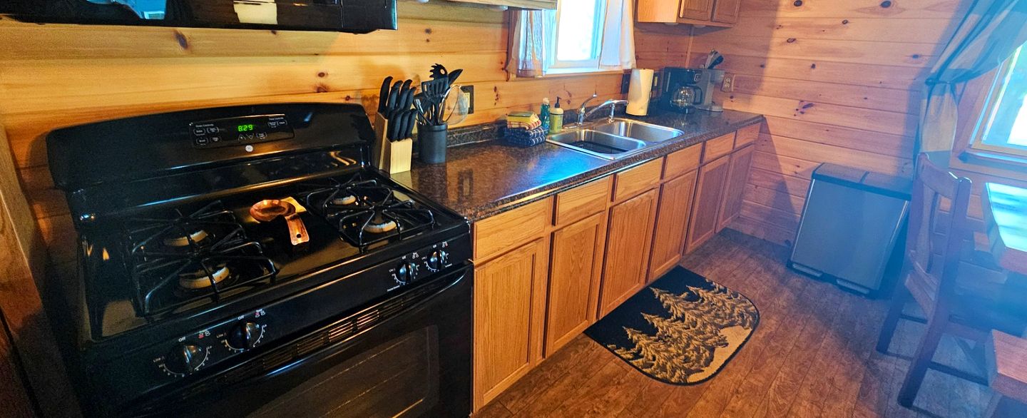 Vibrant Cozy Cabin Haven Near Moosehead Lake, Maine