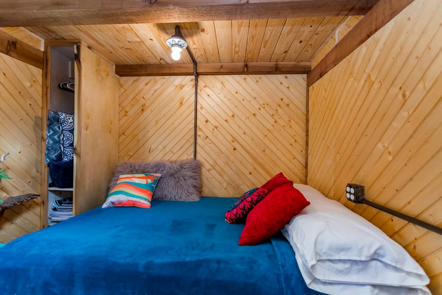 Hillbilly Chic Tiny House Near Nashville with WiFi, Kitchenette, Fire Pit & Trails