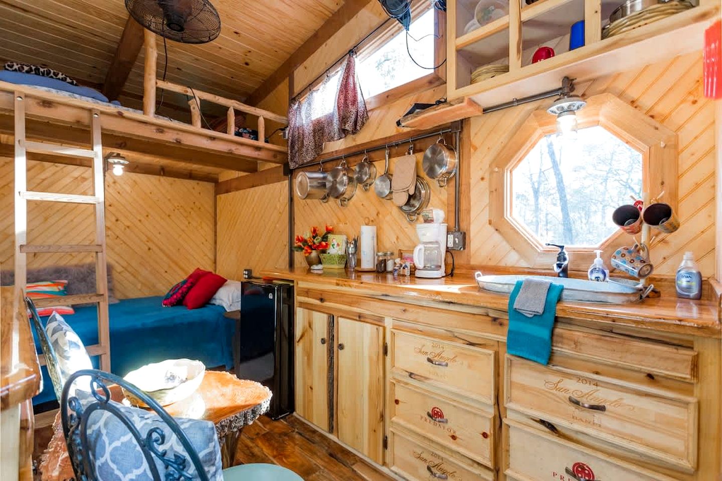 Hillbilly Chic Tiny House Near Nashville with WiFi, Kitchenette, Fire Pit & Trails