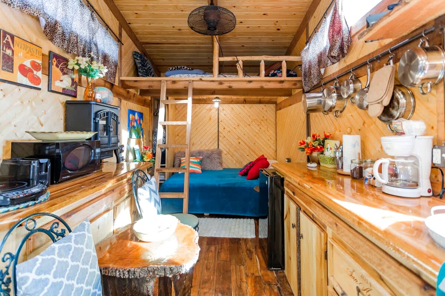 Hillbilly Chic Tiny House Near Nashville with WiFi, Kitchenette, Fire Pit & Trails