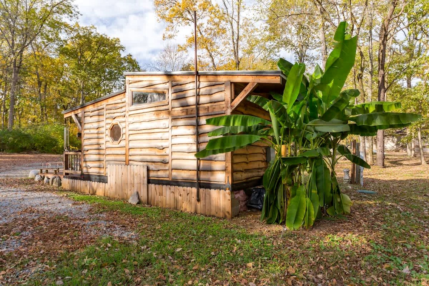 Hillbilly Chic Tiny House Near Nashville with WiFi, Kitchenette, Fire Pit & Trails