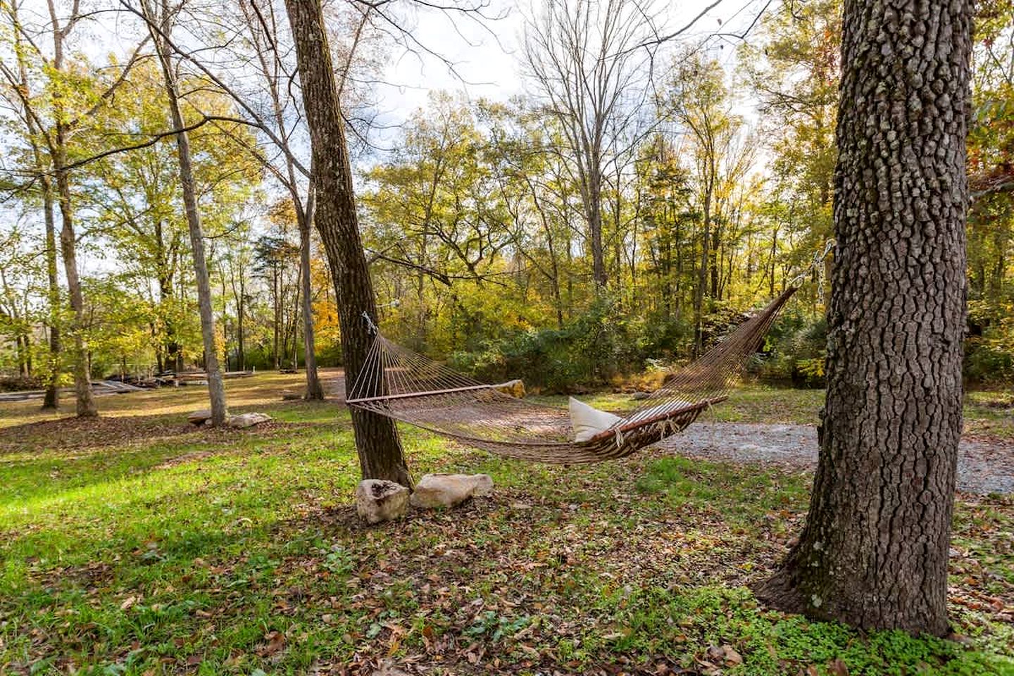 Hillbilly Chic Tiny House Near Nashville with WiFi, Kitchenette, Fire Pit & Trails