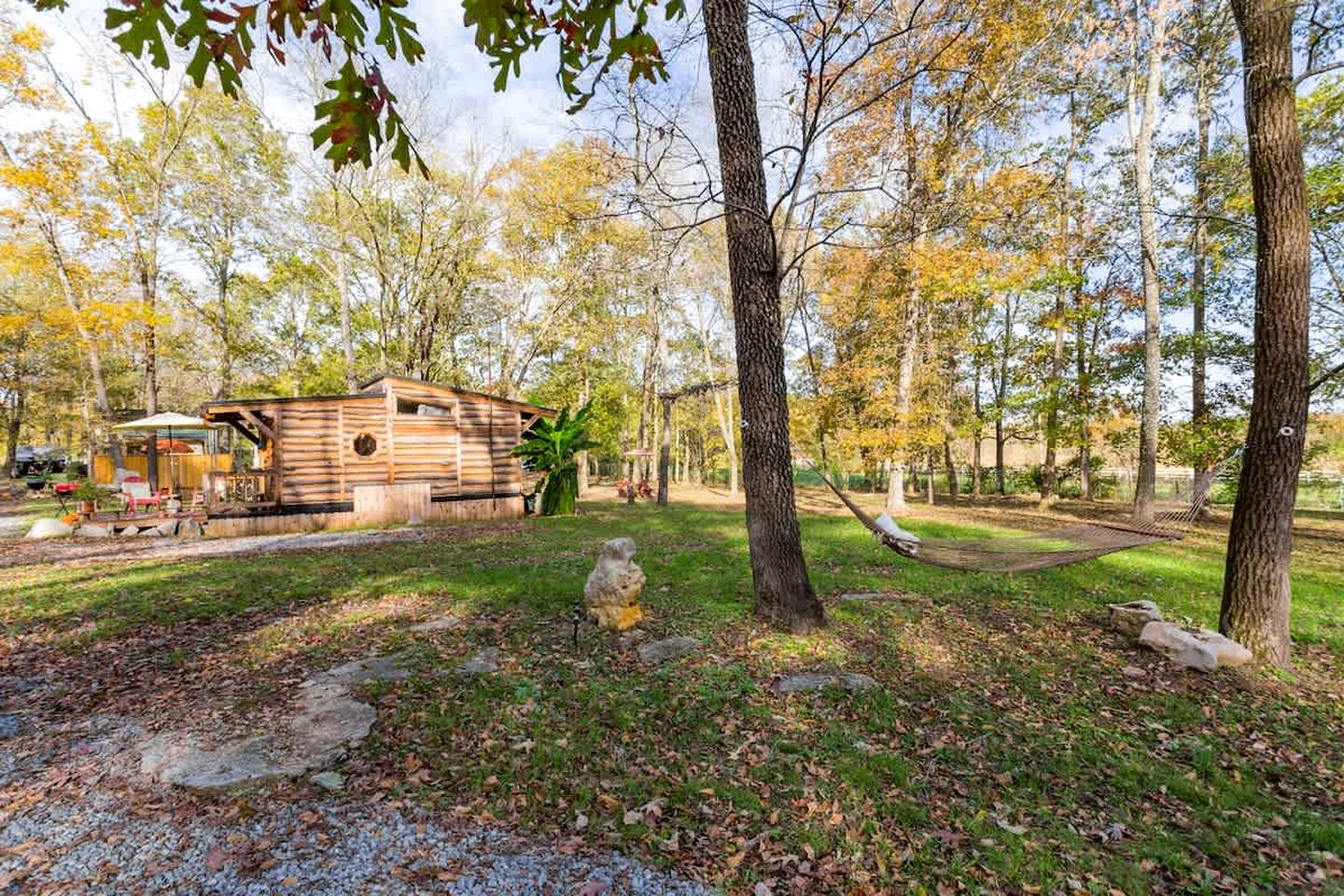 Hillbilly Chic Tiny House Near Nashville with WiFi, Kitchenette, Fire Pit & Trails