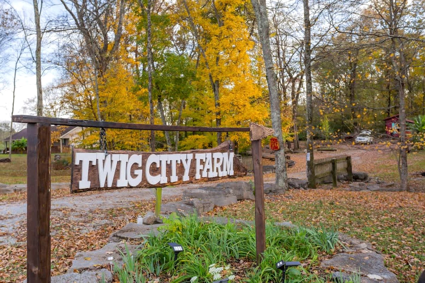 Hillbilly Chic Tiny House Near Nashville with WiFi, Kitchenette, Fire Pit & Trails