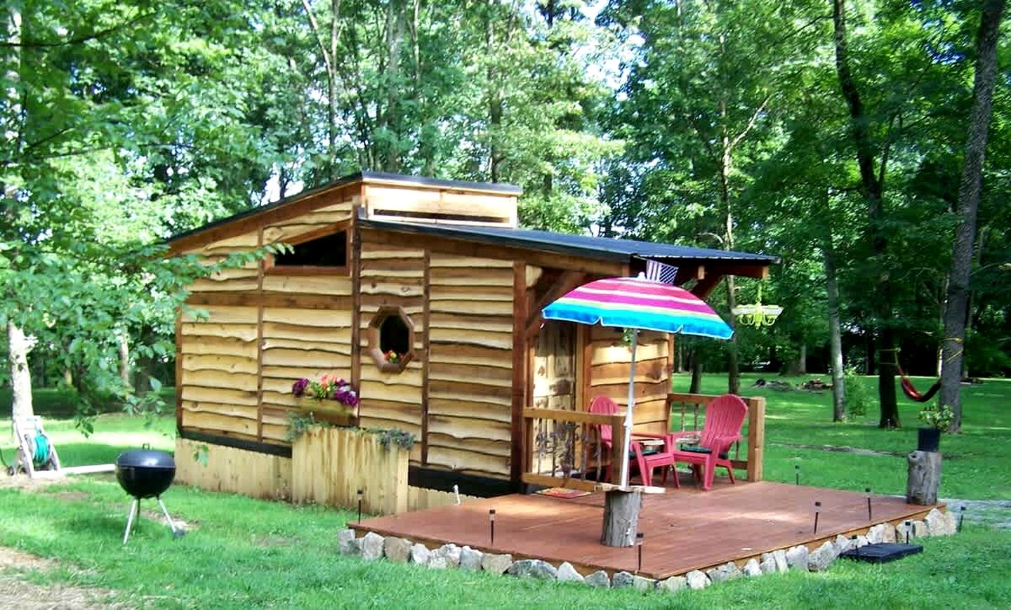 Hillbilly Chic Tiny House Near Nashville with WiFi, Kitchenette, Fire Pit & Trails
